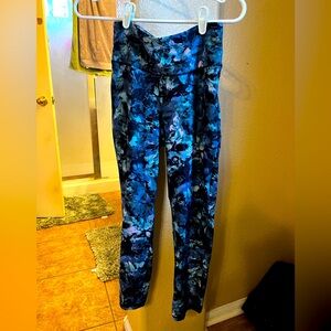 Never been worn cropped workout leggings, size medium